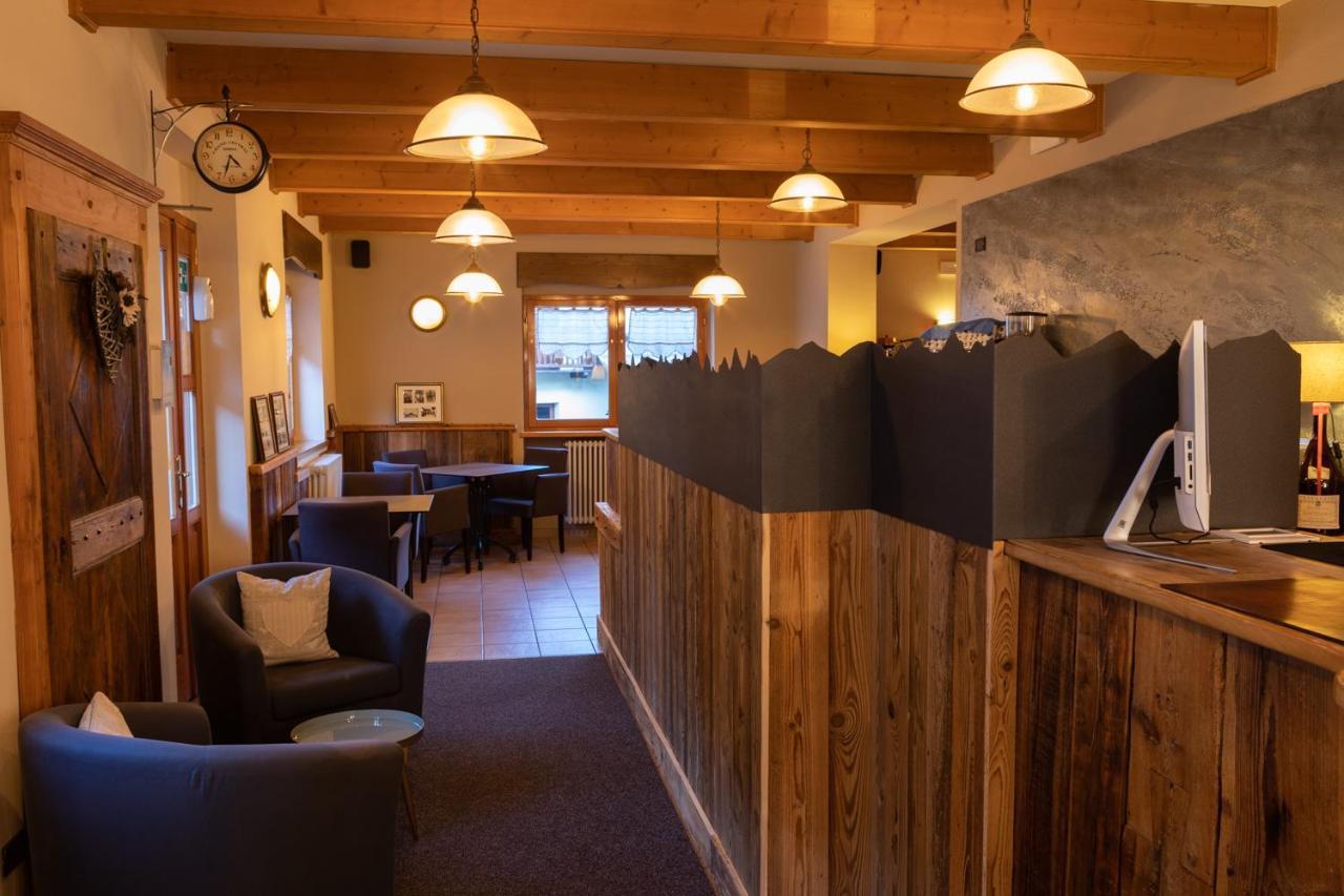 Mont Velan Chambres & Restaurant Saint-Oyen Exteriör bild