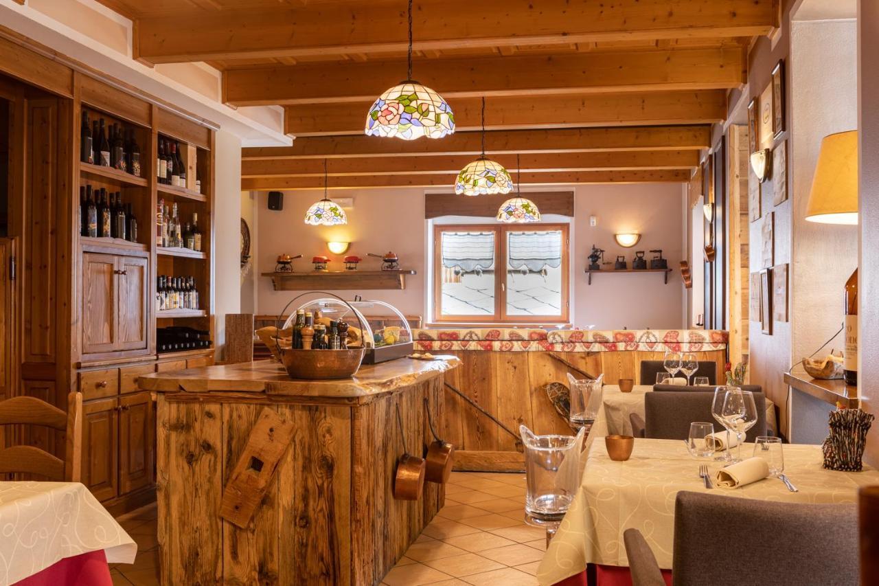 Mont Velan Chambres & Restaurant Saint-Oyen Exteriör bild