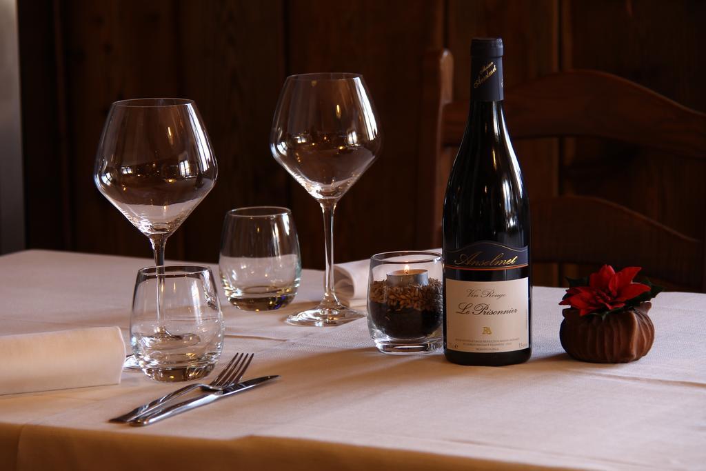 Mont Velan Chambres & Restaurant Saint-Oyen Exteriör bild