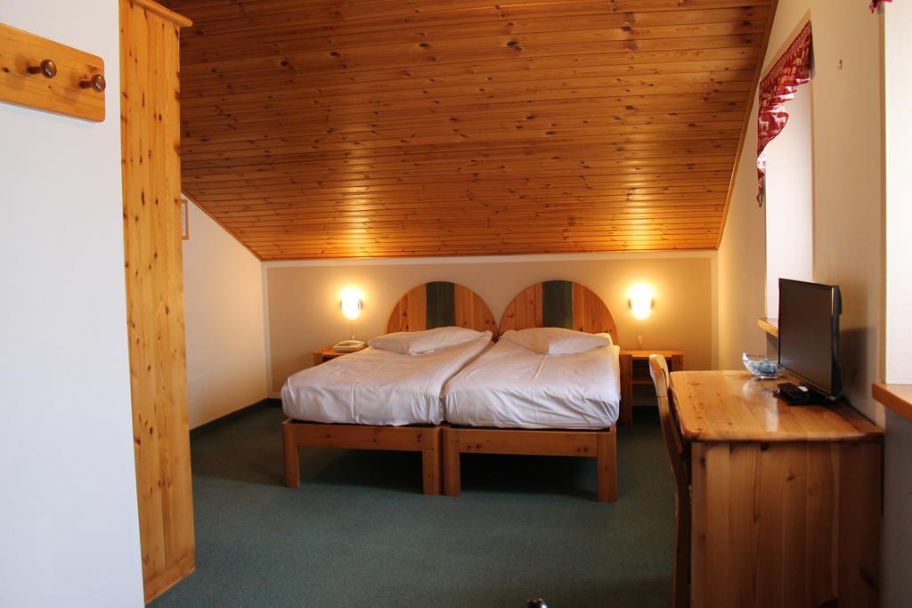 Mont Velan Chambres & Restaurant Saint-Oyen Exteriör bild