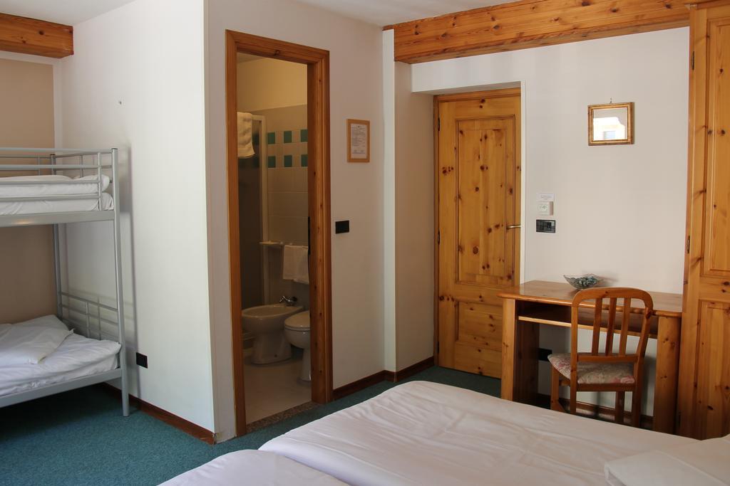 Mont Velan Chambres & Restaurant Saint-Oyen Exteriör bild