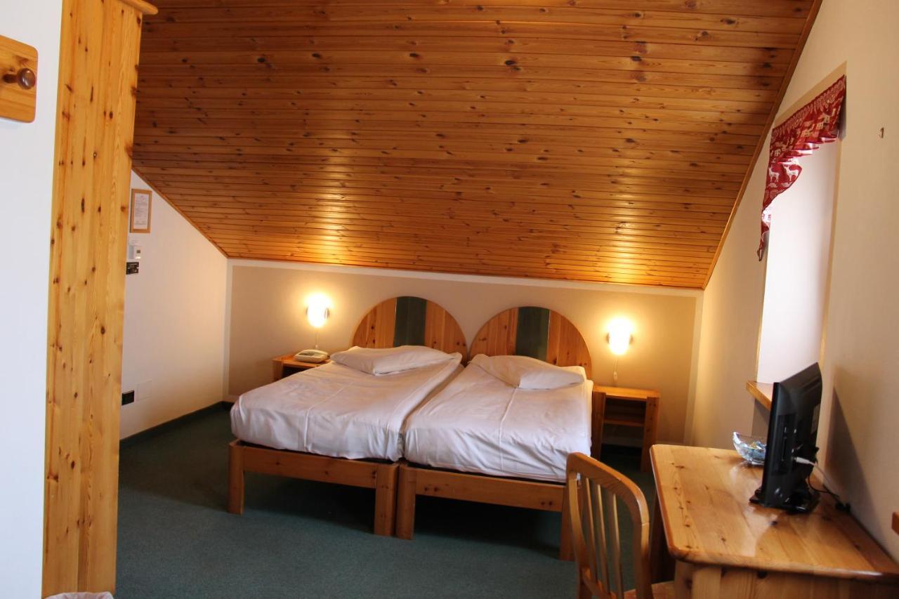 Mont Velan Chambres & Restaurant Saint-Oyen Exteriör bild